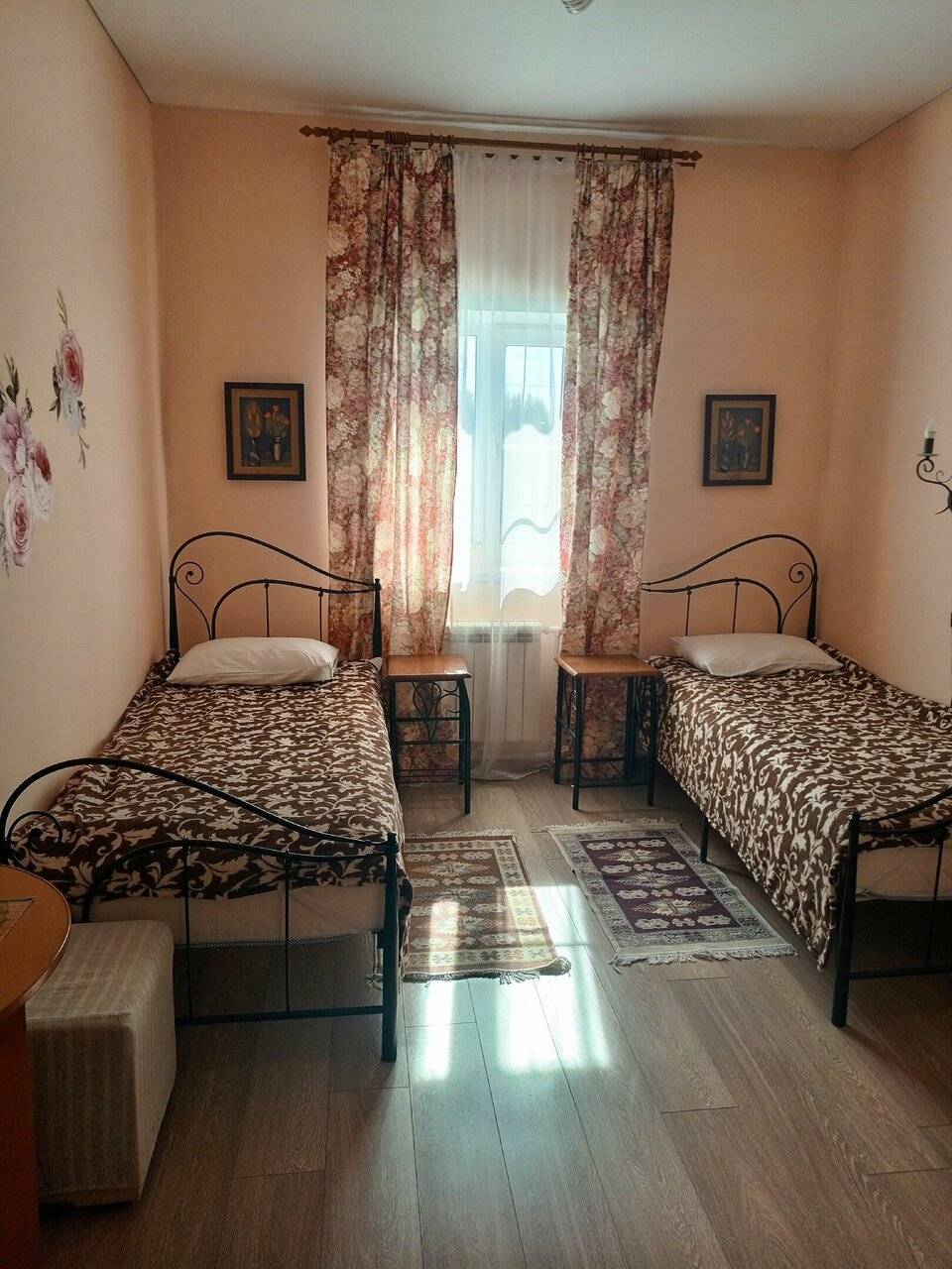 Фотографии номера Двухместный номер с 2 отдельными кроватями в Мини-отеле Флёр Углич